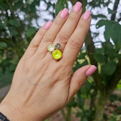 Pierścionek Golden TrioLuxe z kryształami Swarovski®, cytrynowy - obrazek 2