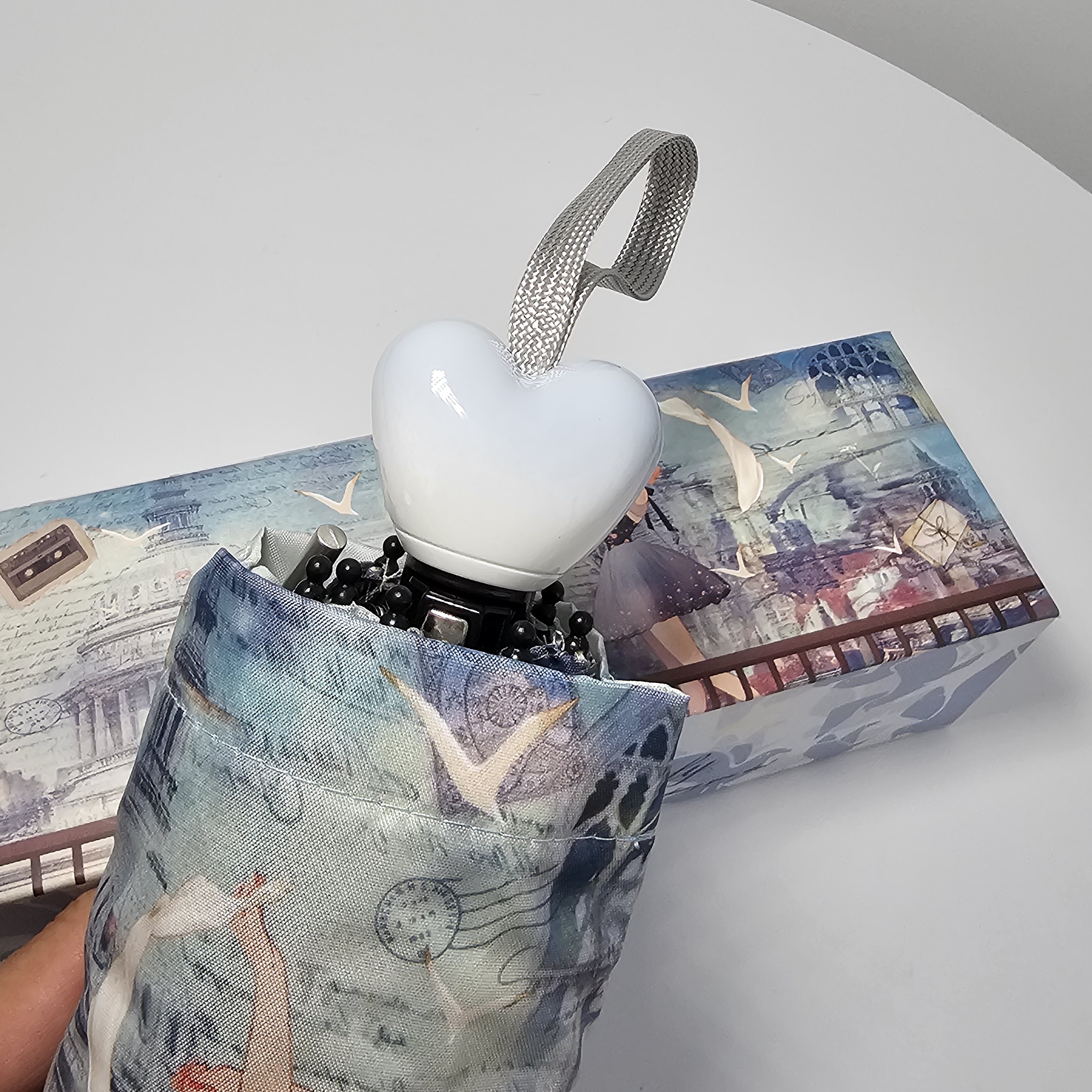 Parasolka crossbody w pudełku prezentowym Sweet Dreams kobaltowa - obrazek 6