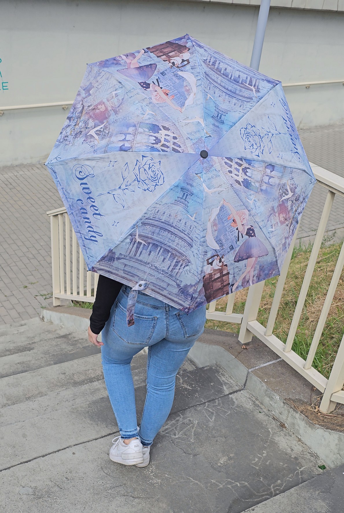 Parasolka crossbody w pudełku prezentowym Sweet Dreams kobaltowa - obrazek 7