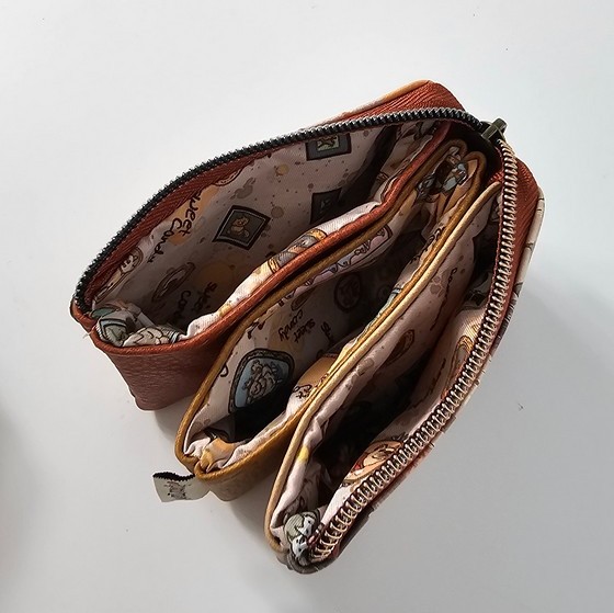 Portmonetka Sweet Dreams na trzech nóżkach karmelowa - obrazek 10